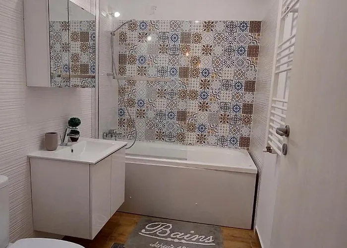 公寓 Cozy With Balcony *